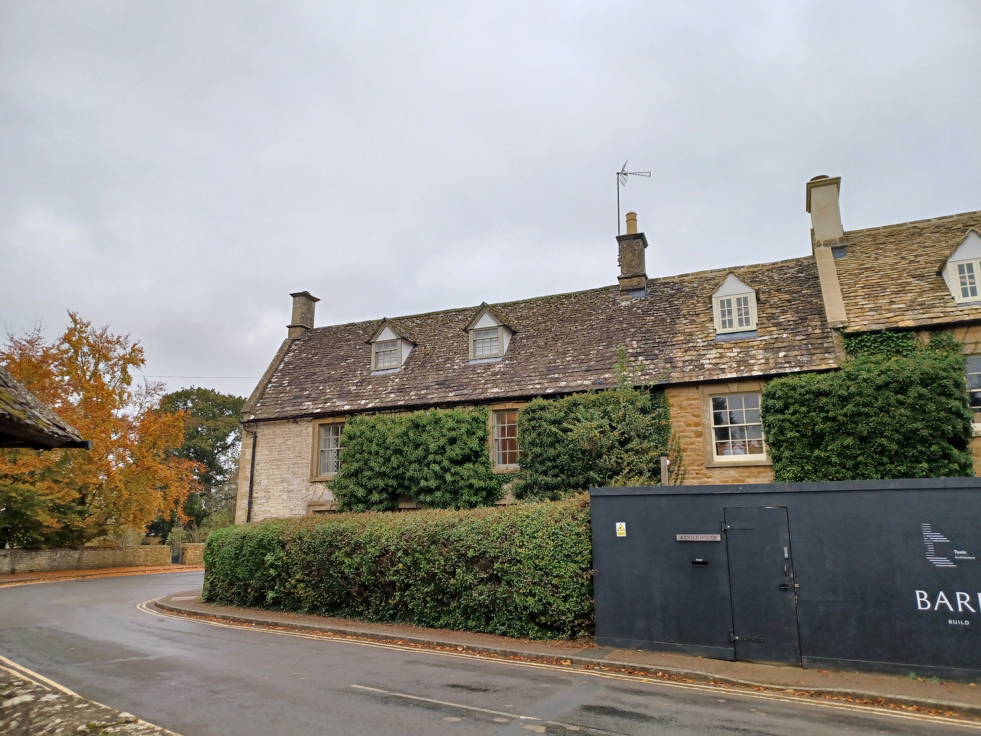 Honey-stone cottage in Kingham